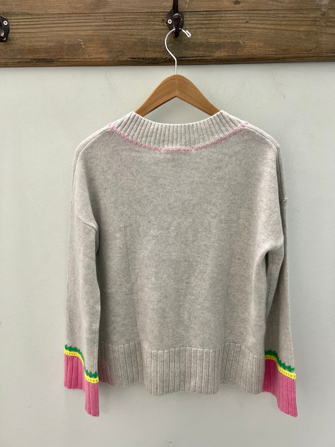 V-neck pink cuff sweater