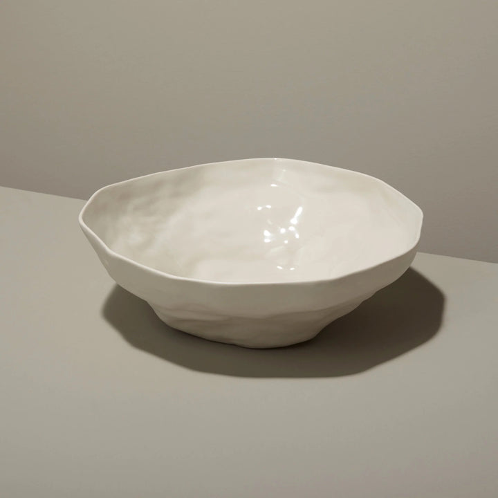 Be Home Tam Pearl serving bowl for home use, round ceramic bowl with a pearl finish, perfect for serving salads or appetizers.