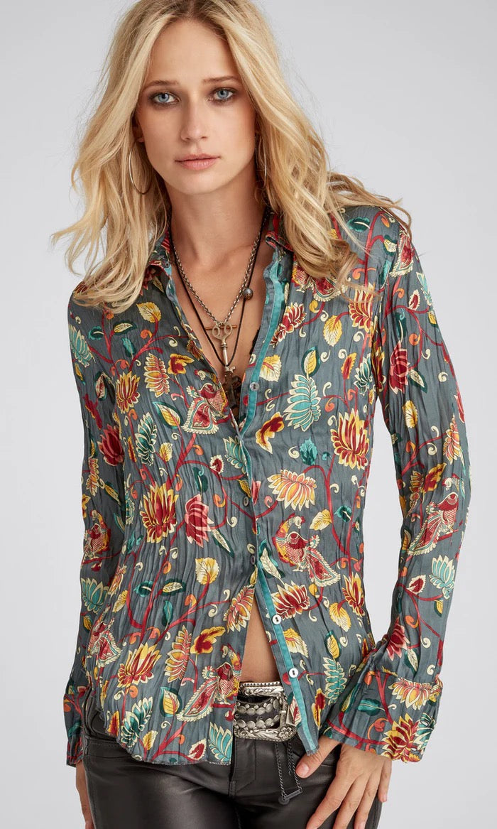 CINO Cairo button-down shirt for women, long-sleeve tops in lightweight fabric, featuring a classic collar and button closure.