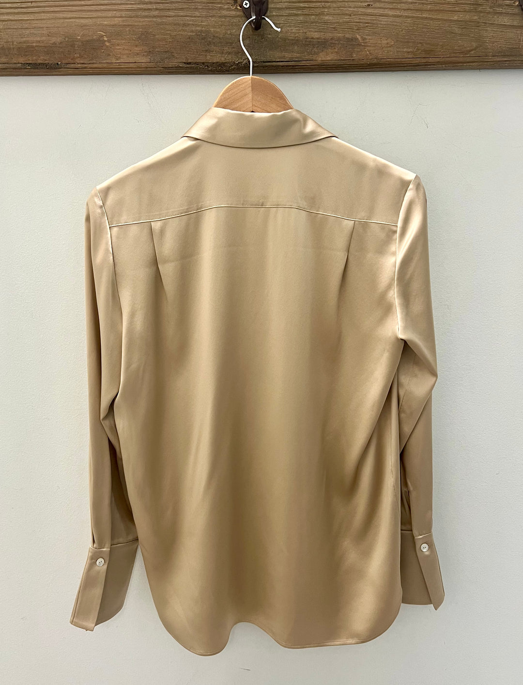 Diomi silk sateen buttondown blouse, elegant tops in smooth, shiny fabric, showcasing a classic collar and button closure.