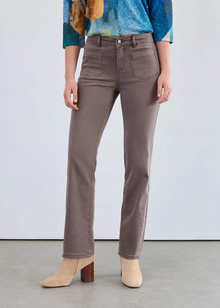 FDJ Christina straight-leg jeans, casual denim bottoms with classic fit and clean stitching, displayed on a neutral background.