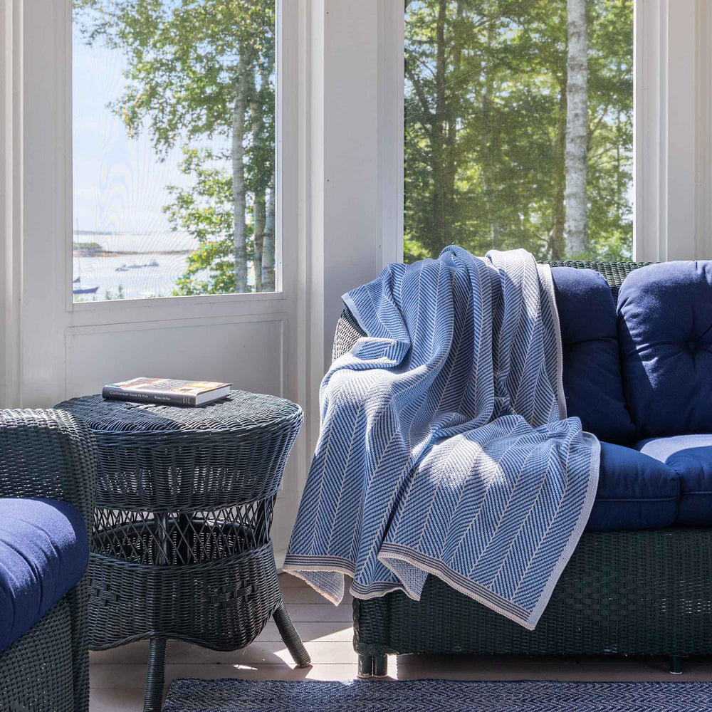 In2Green indoor/outdoor chevron throw blanket with black and white geometric pattern on soft fabric, suitable for home or outdoor use.