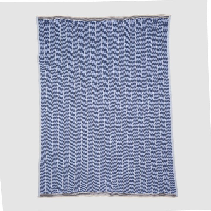 In2Green chevron throw blanket for indoor and outdoor use, featuring a stylish zigzag pattern in neutral tones.