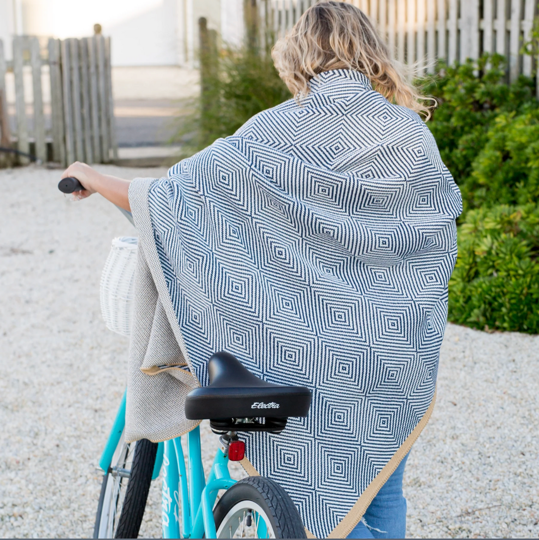 In2Green outdoor woven trim throw with textured fabric and decorative woven border, ideal for home decor and outdoor lounging.