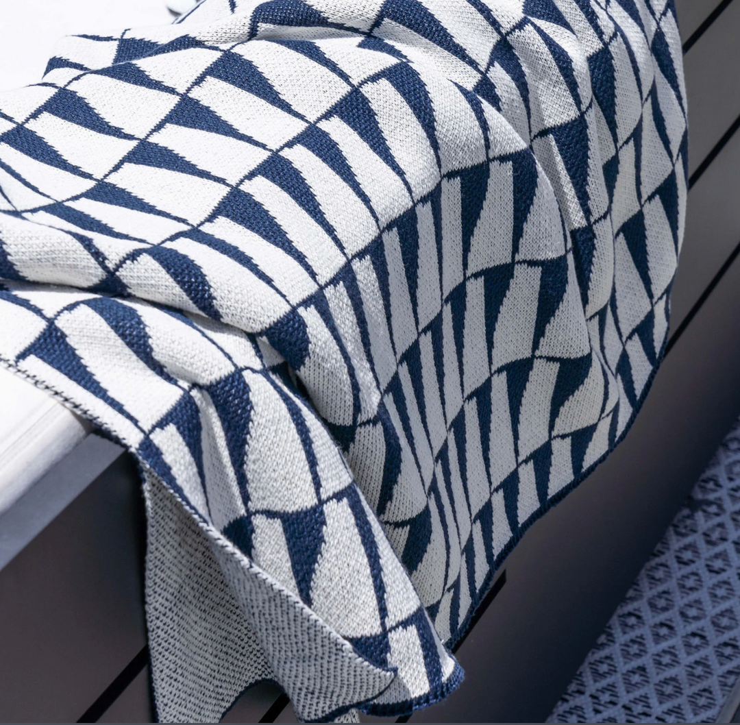 Eco-friendly outdoor throw blanket by In2Green, showcasing a cozy, textured fabric perfect for outdoor home use.