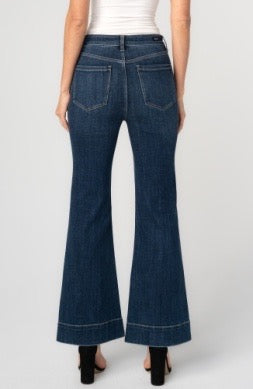 Liverpool Jeans Hannah 30-inch flare bottoms with pockets, featuring a stylish flare cut and casual design.