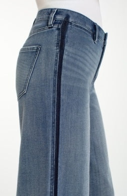 Liverpool Jeans Superstride 30-inch jean with shadow hem, showing the stylish dark wash and tailored fit.