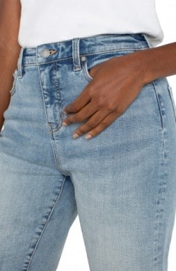 Liverpool Jeans Hire Rise Bermuda shorts for women, denim bottoms with a relaxed fit and classic five-pocket design.