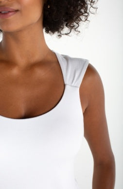 Sleeveless top with built-in bra from Liverpool Jeans, featuring a smooth fabric and stylish design.