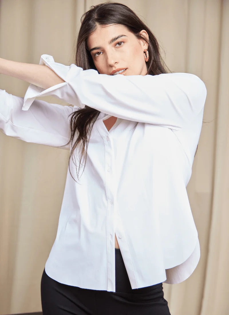 Lysse Connie Slim Button Blouse in light fabric, featuring a classic collar, slim fit, and button-down front, displayed on a mannequin.