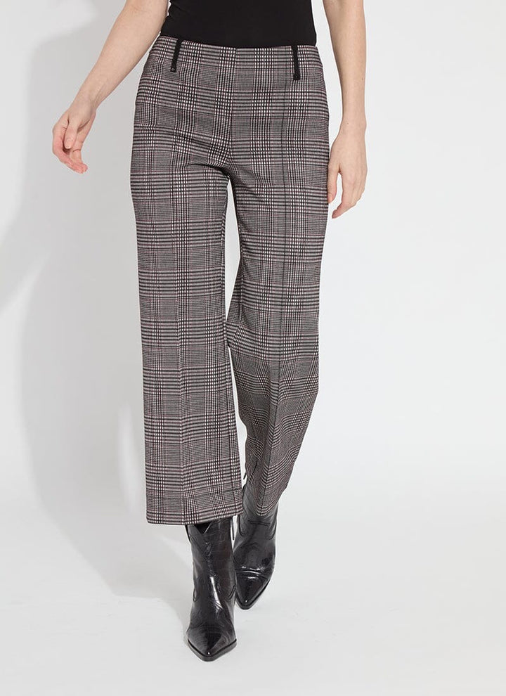 Lysse Livia crop pants in lightweight fabric, featuring a slim fit and cropped length, styled for casual or active wear.