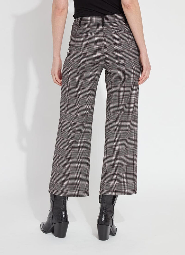 Lysse Livia crop pants in black, stylish women's bottoms with a fitted waistband and tapered legs, perfect for casual wear.