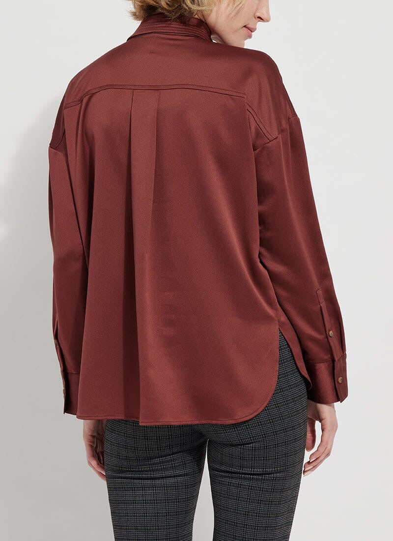 Lysse Kristin stitched tops, stylish shirt with detailed stitching, in a flattering fit and versatile design, shown in a close-up image.