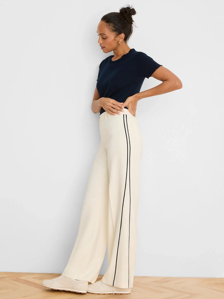 Gray Nic & Zoe piped wide leg pant with relaxed fit and high waist, shown on a model in a casual setting.