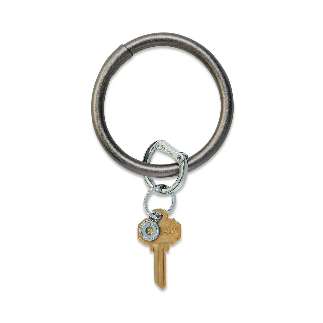O-venture leather "O" ring key ring with a sleek, minimalist design, perfect for organizing keys and accessories.