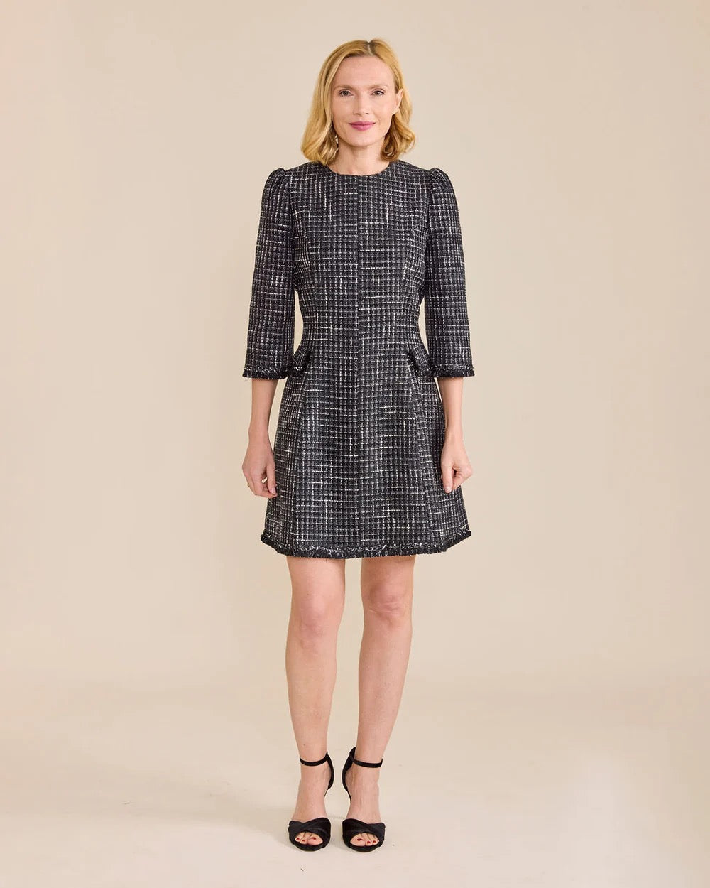 Elegant rose-colored dress from Sedge, featuring a flowy design with delicate fabric and stylish details.