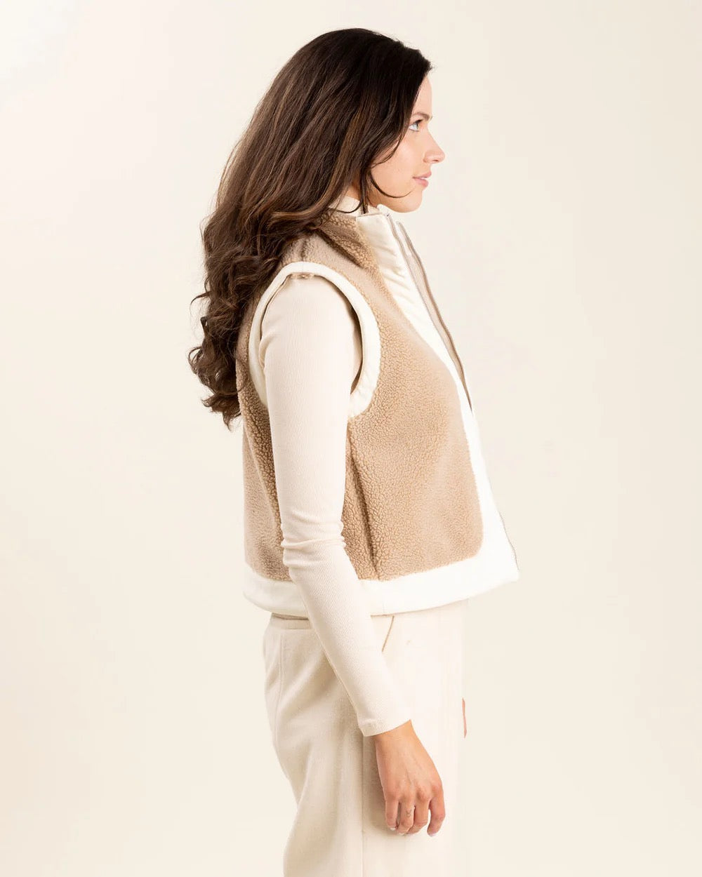 Sedge Banff vest in chiffon, stylish sleeveless top with flowy fabric and layered design, ideal for casual and dressy outfits.