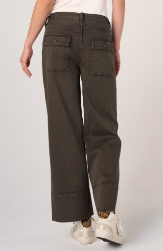 Liverpool Jeans utility relaxed straight bottoms in 28-inch inseam, shown in a casual fit and versatile style.