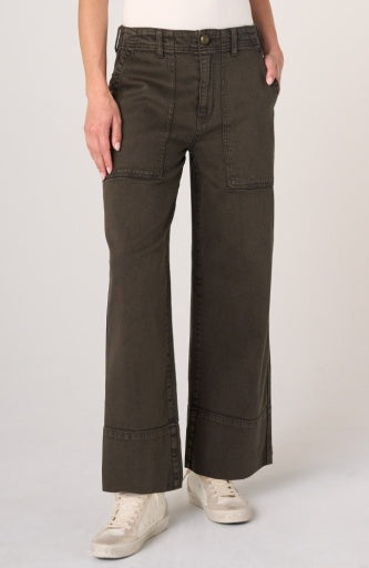 Liverpool Jeans utility relaxed straight bottoms with a 28-inch inseam, shown in a casual fit and versatile style.