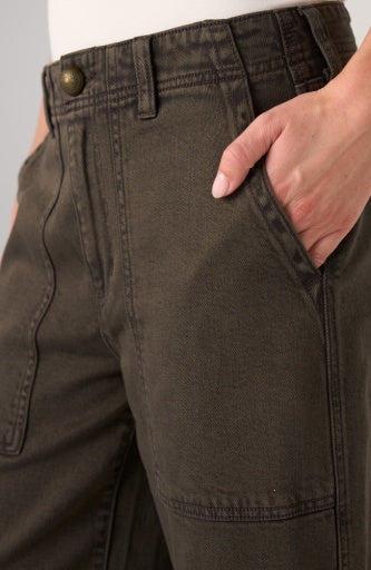 Liverpool Jeans utility relaxed straight bottoms with 28-inch inseam, shown in a natural relaxed fit style.