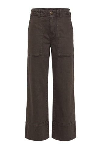 Liverpool Jeans utility relaxed straight bottoms, 28-inch inseam, denim fabric, shown on a model with pockets and a casual fit.