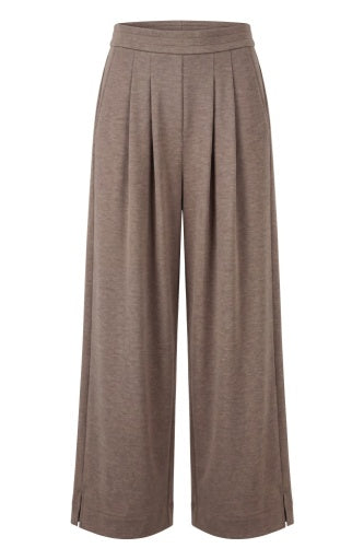 Liverpool Jeans pleated knit wide-leg pant, stylish and comfortable bottoms with a flowing wide-leg design, shown in neutral fabric.