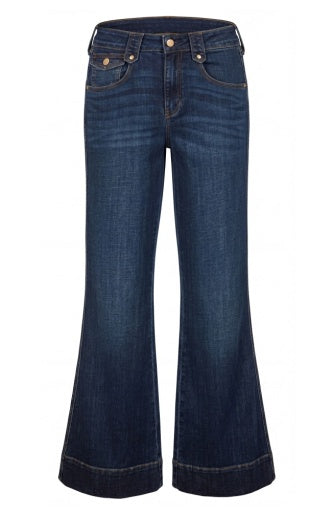Liverpool Jeans Hannah Outlaw Flare bottoms with 30-inch inseam, shown in a stylish fit on a model.