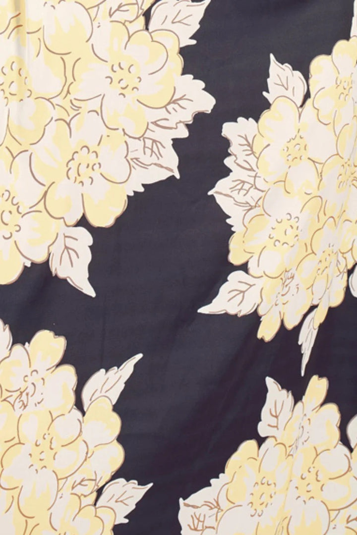 Traffic People Blooming Lovely trousers, stylish women's bottoms with floral pattern and relaxed fit, front view.