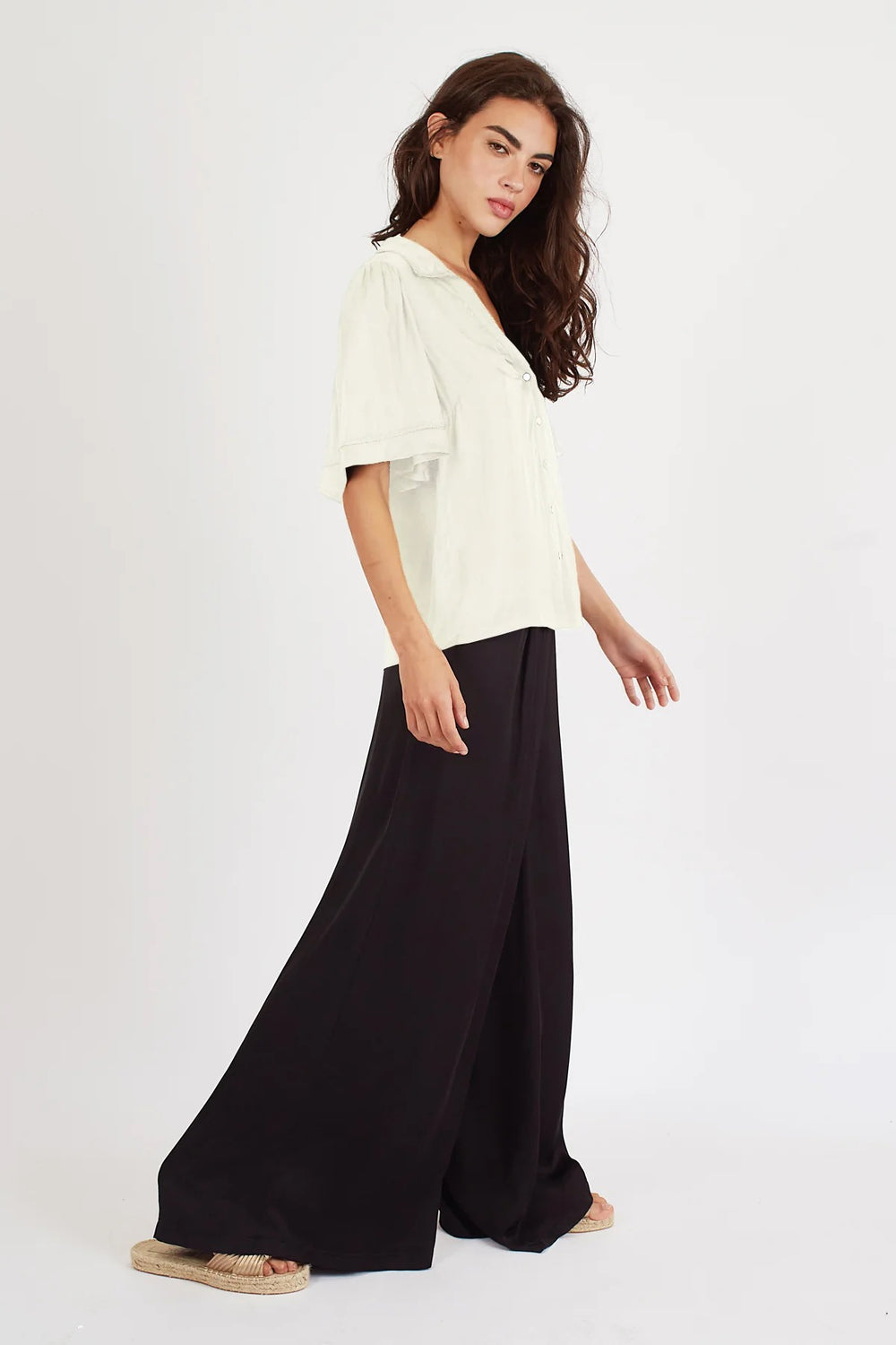 Traffic People Claude shirt, a stylish top featuring a relaxed fit with a soft fabric, displayed on a hanger.