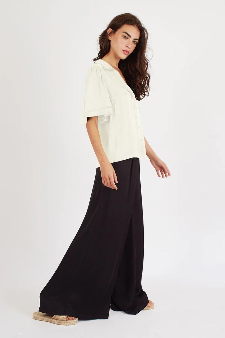 Traffic People Claude shirt, a stylish top featuring a relaxed fit with a soft fabric, displayed on a hanger.