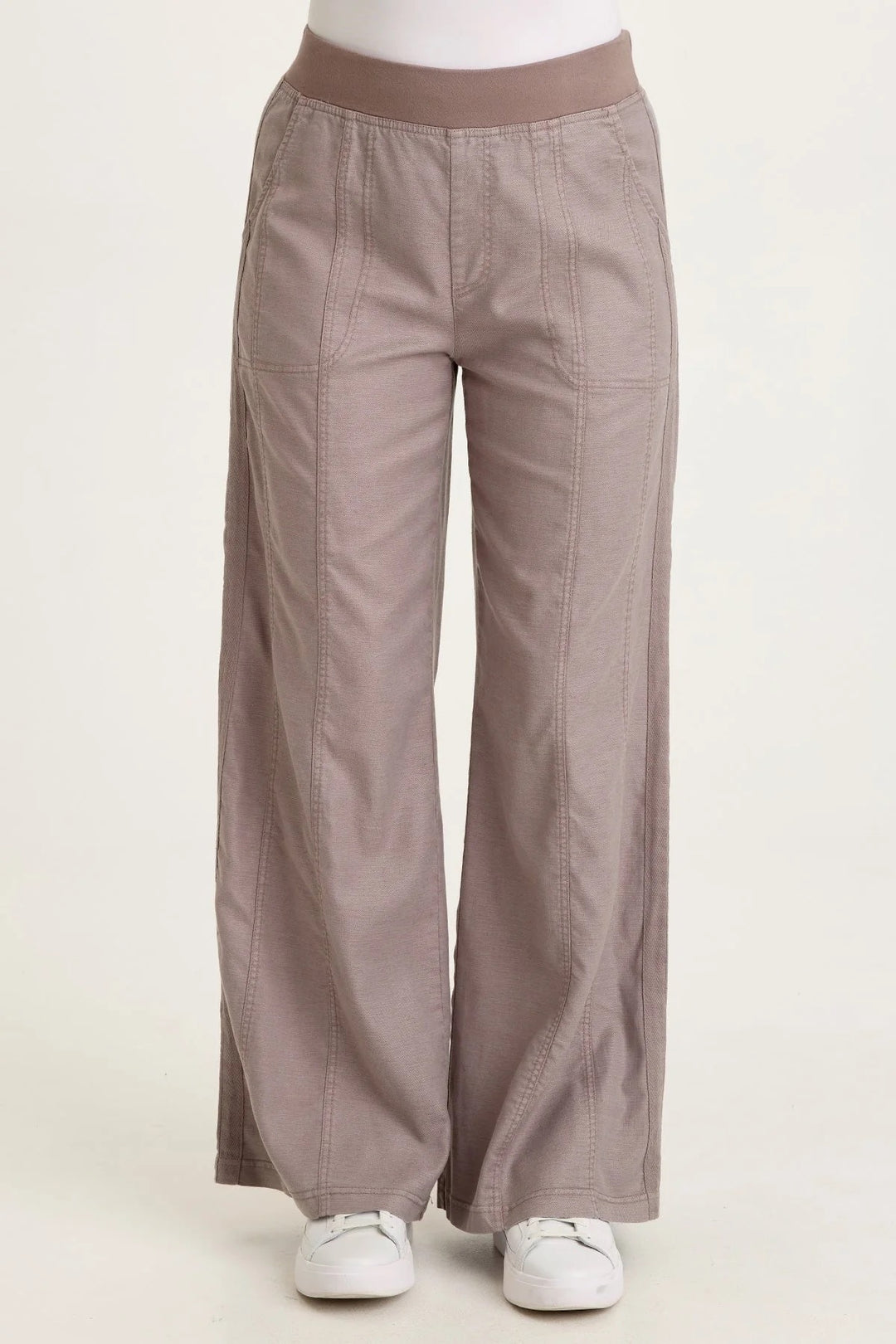 XCVI Geraldine Poppyseed Pant, stylish women’s bottoms with a relaxed fit and comfortable waistband, in soft poppyseed fabric.